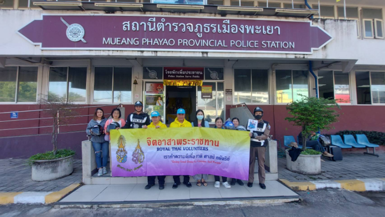 กิจกรรมจิตอาสามอบหมวกนิรภัยโครงการจิตอาสา(จราจร)รณรงค์การขับขี่ปลอดภัยสวมหมวกนิรภัยเพื่อลดอุบัติเหตุจราจรทางบกในช่วงเทศกาลปีใหม่